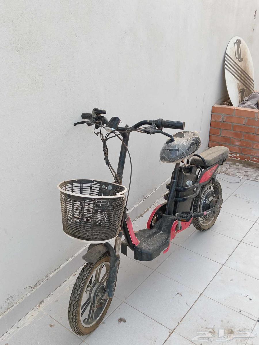 الدراجة البخارية بها عيوب، المقبض مكسور والدركسون فضفاض والمفتاح ضائع63017988354179113