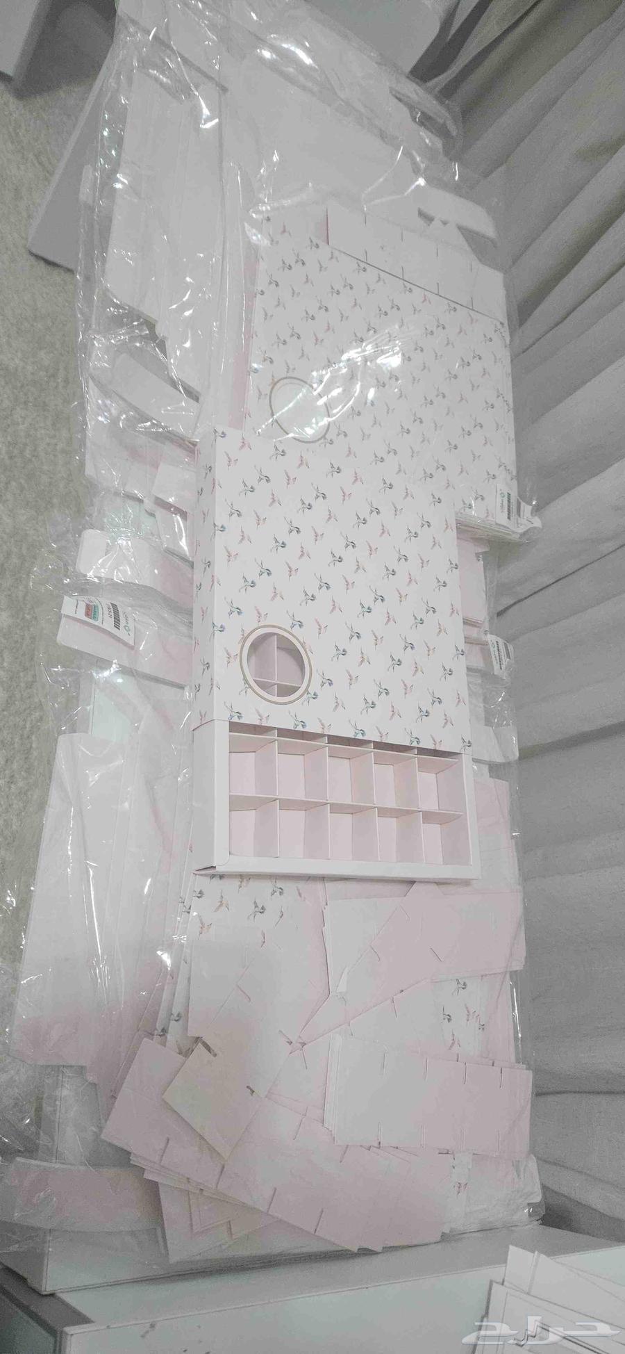 Chocolate candy boxes divided, as well as white boxes for business owners63016695005571113