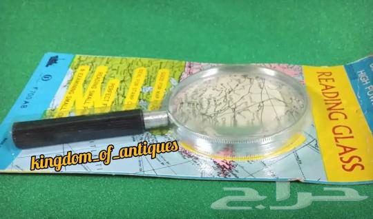 Old hand-held magnifying glass.63014989909635111