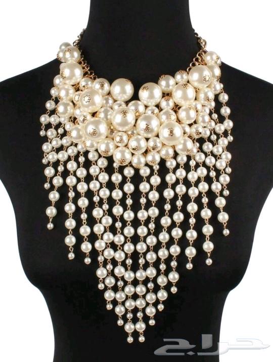 A beautiful and luxurious necklace with lavender-colored love pendants. A crystal crown with light purple love charms.63015463682562112