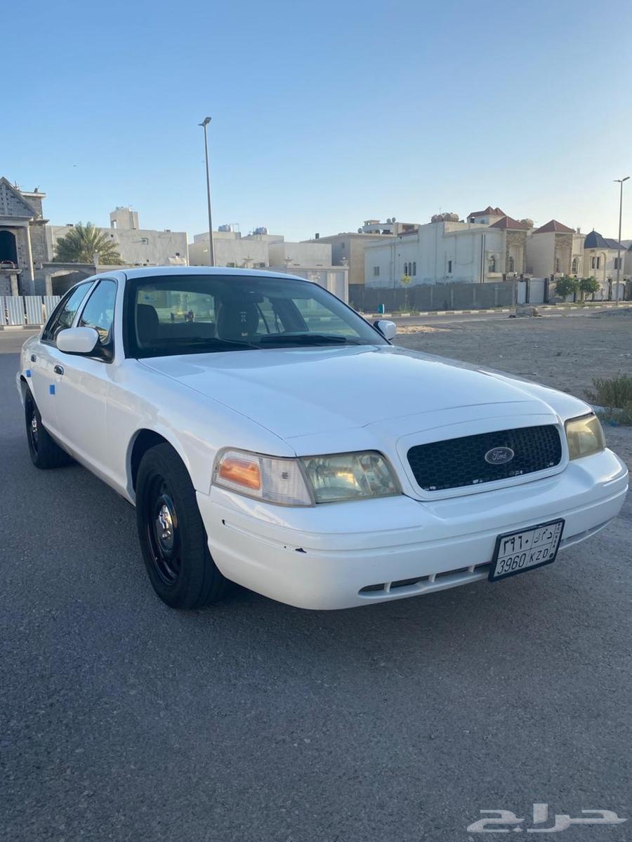 White Ford Victoria 2011 for sale63012527746306113