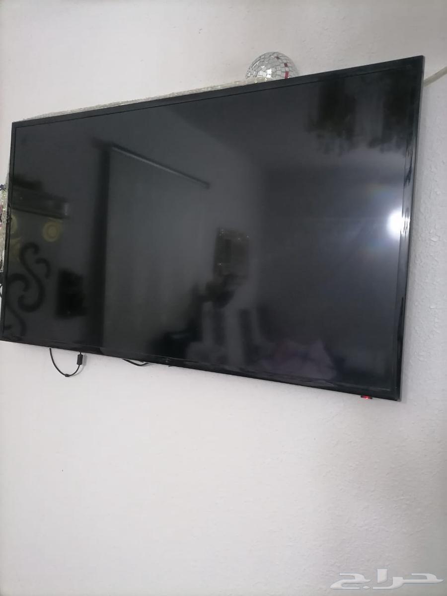 The TV screen is on, but there's nothing visible; it's 50 inches in size.630122324716811126
