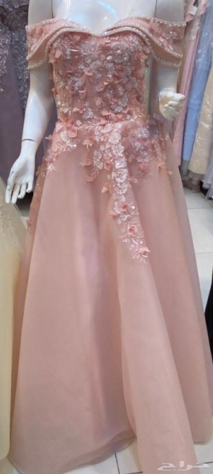 Queen dress63035801207554112