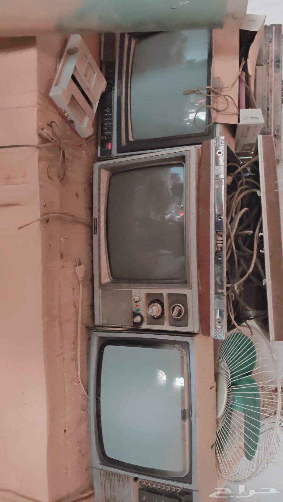 تلفزيون قديم ابيض واسود للبيع63081466353027113
