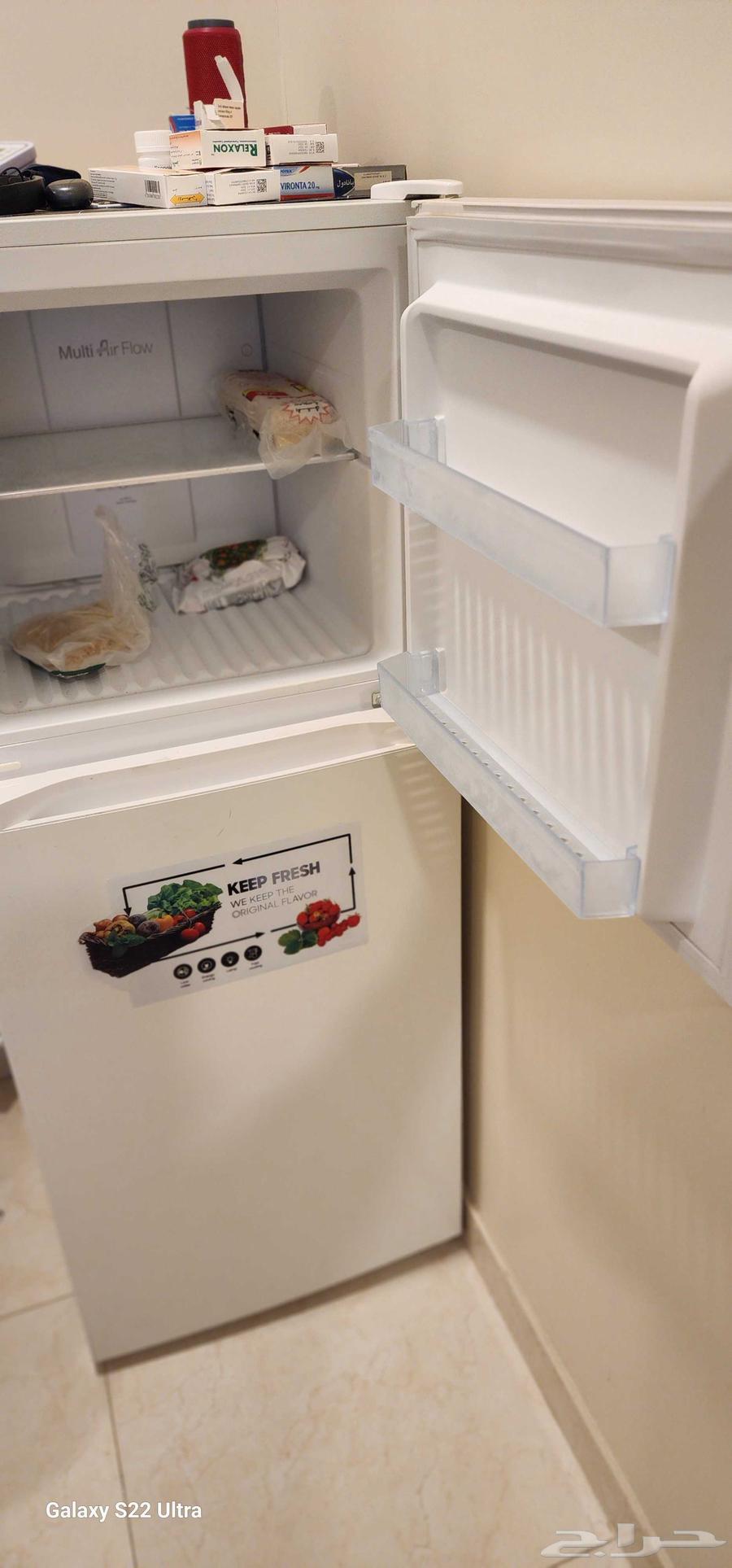 The refrigerator is in very good condition.63029904246019111