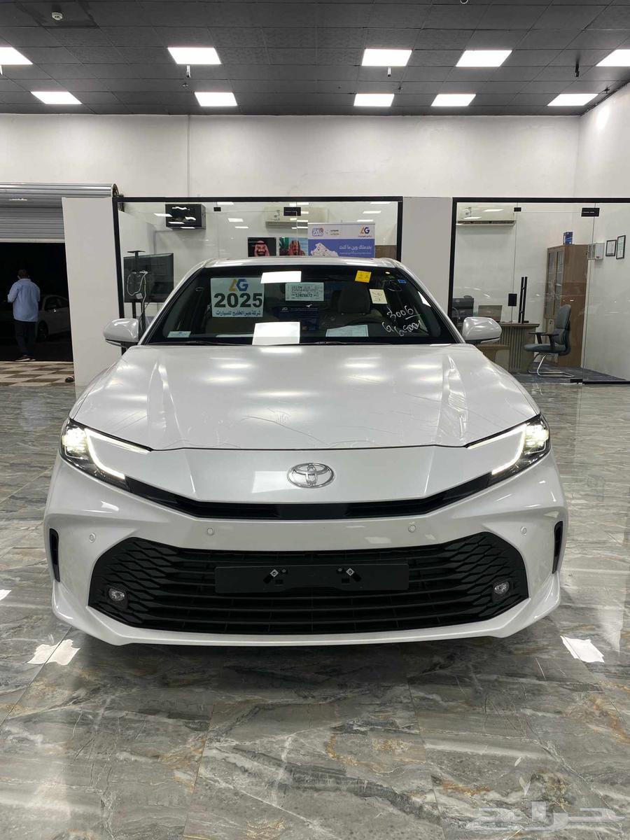Toyota Camry LE Gasoline Hatchback 2025 White630344573112341120