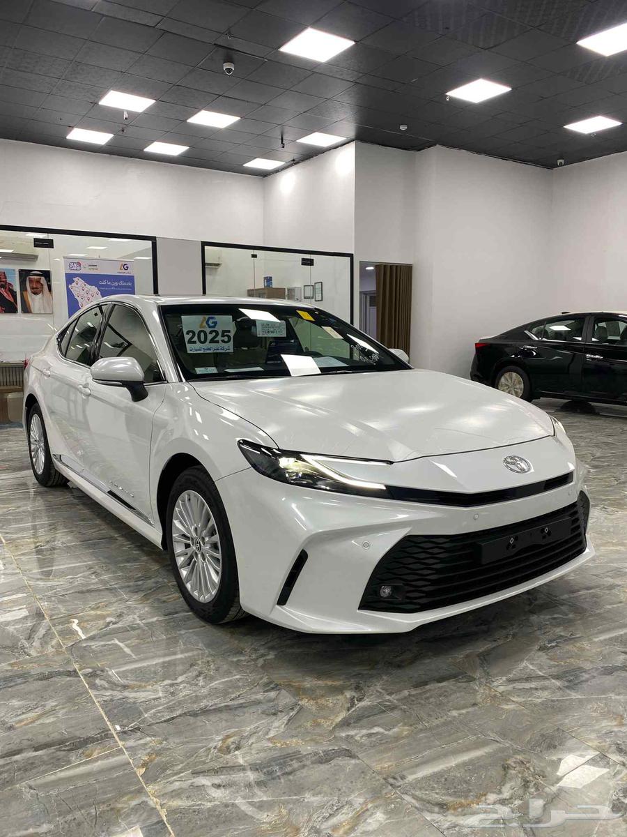 Toyota Camry LE Gasoline Hatchback 2025 White63034457311234111