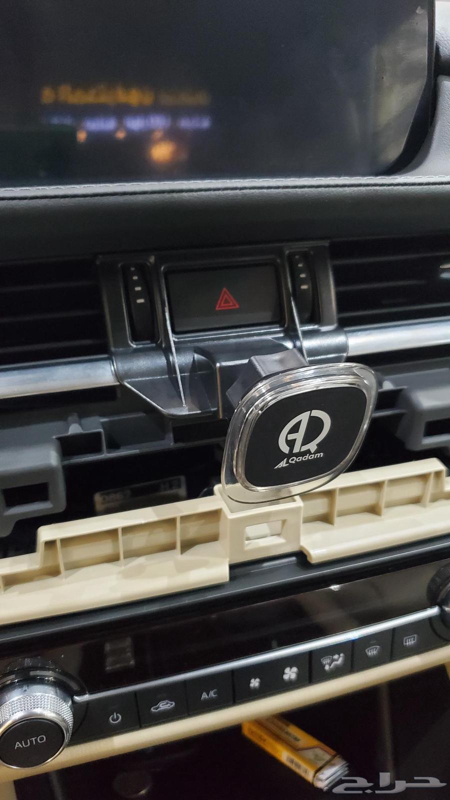 Mazda phone and camera stand on agency screen63438891803779111