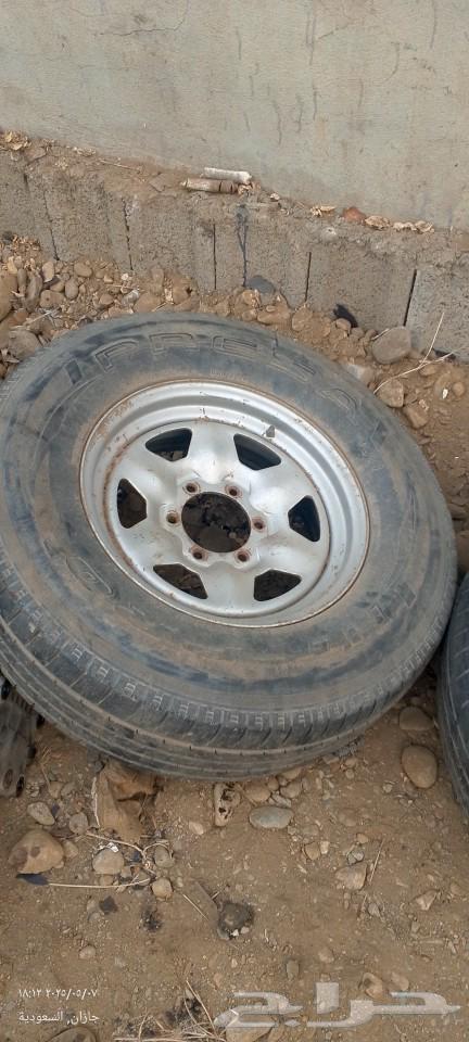 اثنين كفرات مع جنوط مستخدم63023595134209112