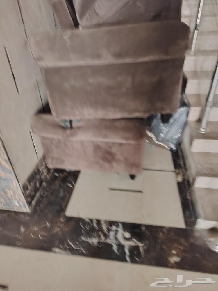 كنب قطعتين وثلاثه مكيف شباك واثنين اسبلت للبيع63021053859203111