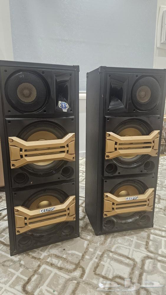 Big concert headphones630193076108831120