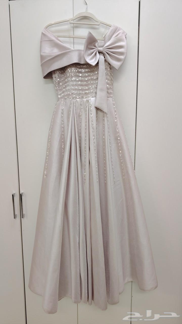 فستان ملكه للبيع ثقيل لبسه وحده السعر400 ريال مقاس M630184101096991115