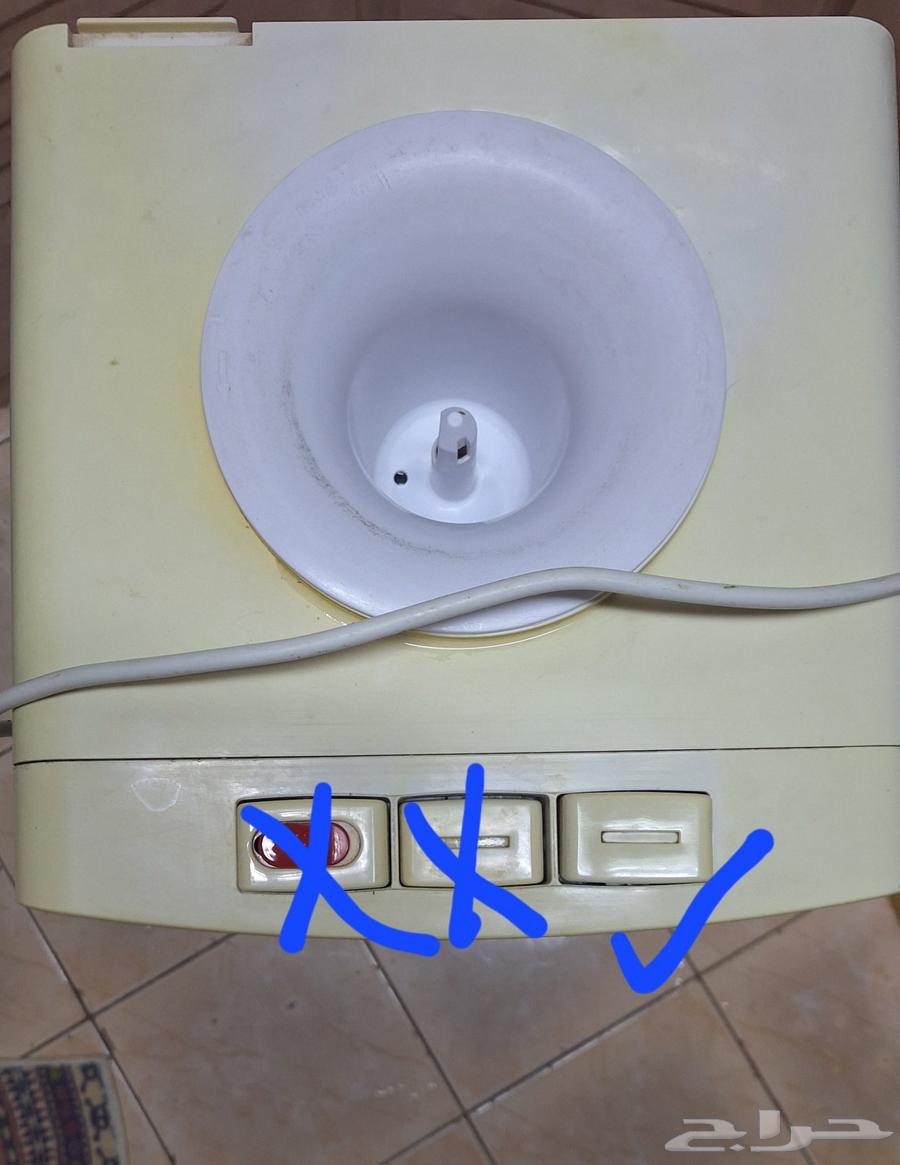The cold water heater is working, but the hot water button is not working. The cold button works, the other button needs to be changed.63470725571075111