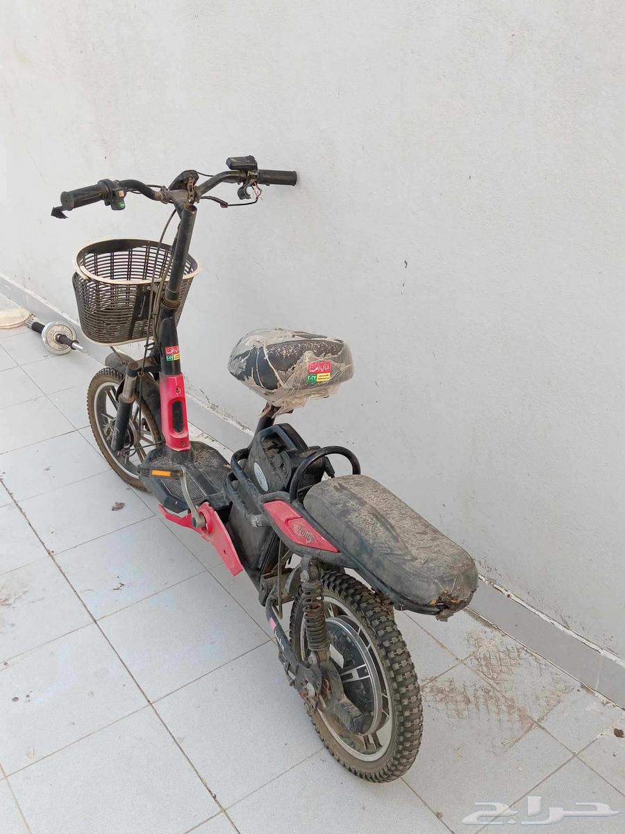 الدراجة البخارية بها عيوب، المقبض مكسور والدركسون فضفاض والمفتاح ضائع63017988354179111