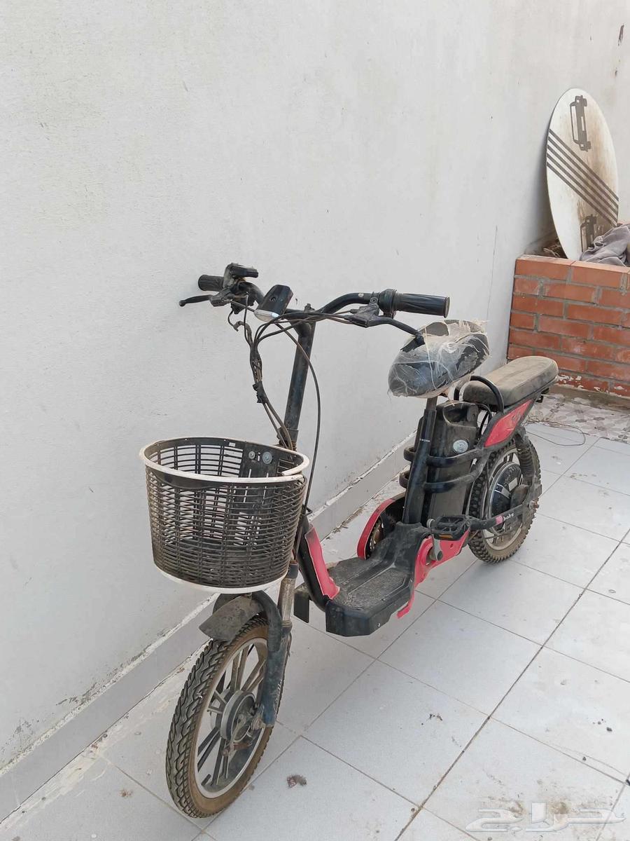 الدراجة البخارية بها عيوب، المقبض مكسور والدركسون فضفاض والمفتاح ضائع63017988354179115