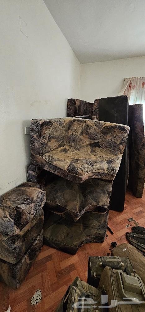 Used sofas, floor seats, service tables and children's beds63016315564546111