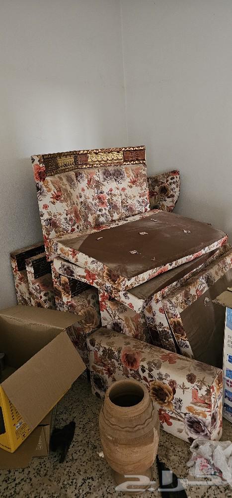 Used sofas, floor seats, service tables and children's beds63016315564546114