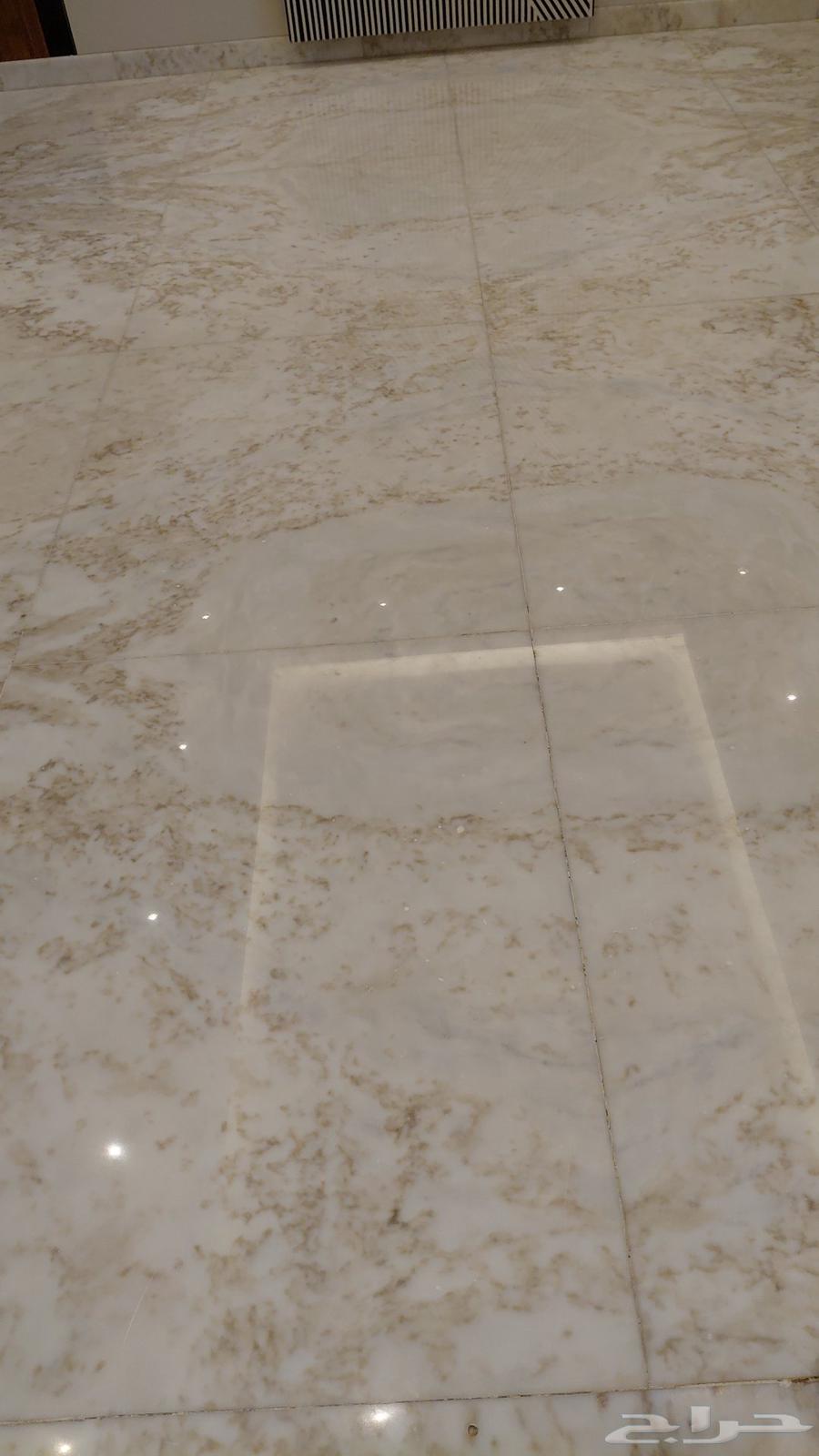 Glazed tiles are made of ceramic materials, and glazed tiles are divided into two types: wall tiles and floor tiles.630204767061771115