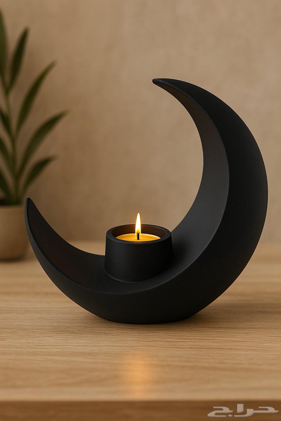 Professional crescent-shaped candle holder634213066799381120