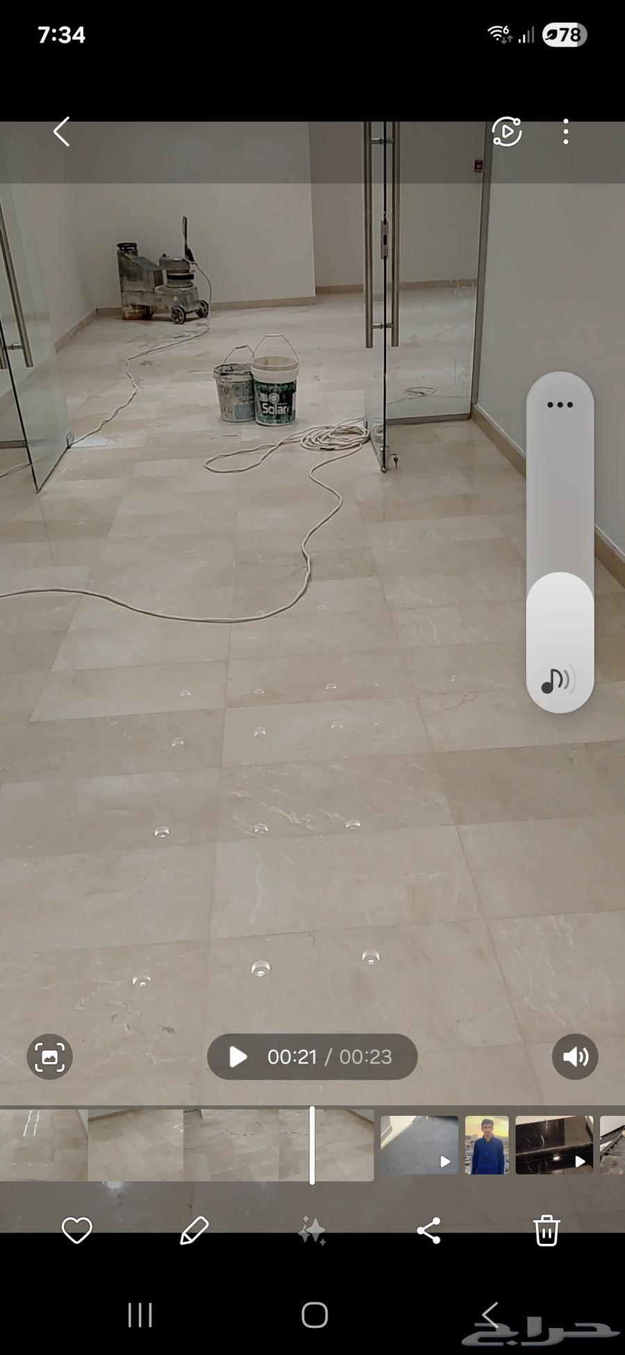Glazed tiles are made of ceramic materials, and glazed tiles are divided into two types: wall tiles and floor tiles.63020476706177113
