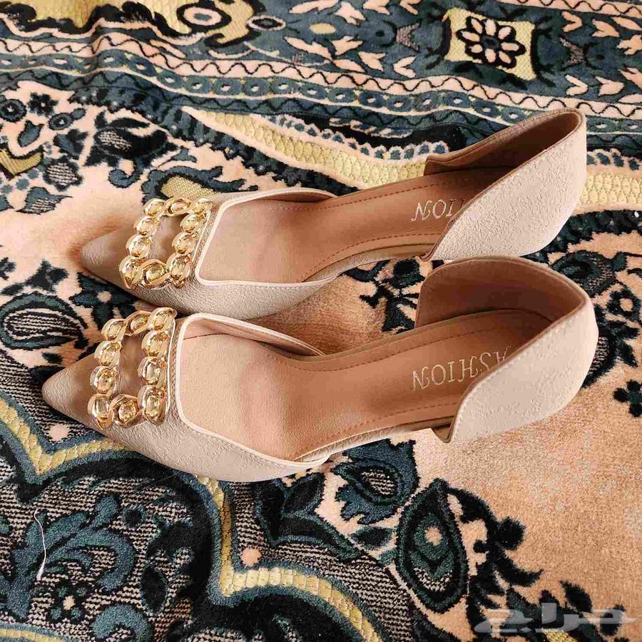 Black and beige heel size 4063421792727682112