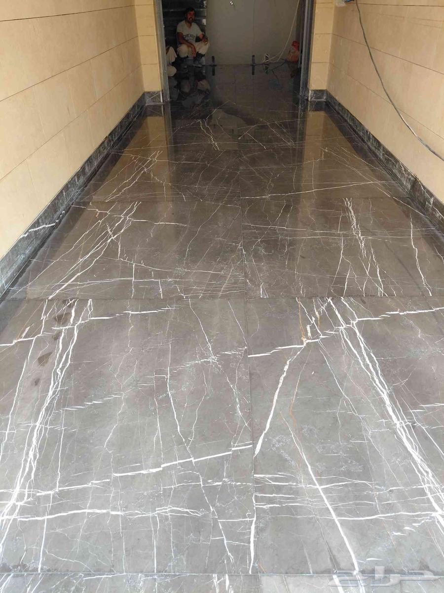 Glazed tiles are made of ceramic materials, and glazed tiles are divided into two types: wall tiles and floor tiles.63020476706177114