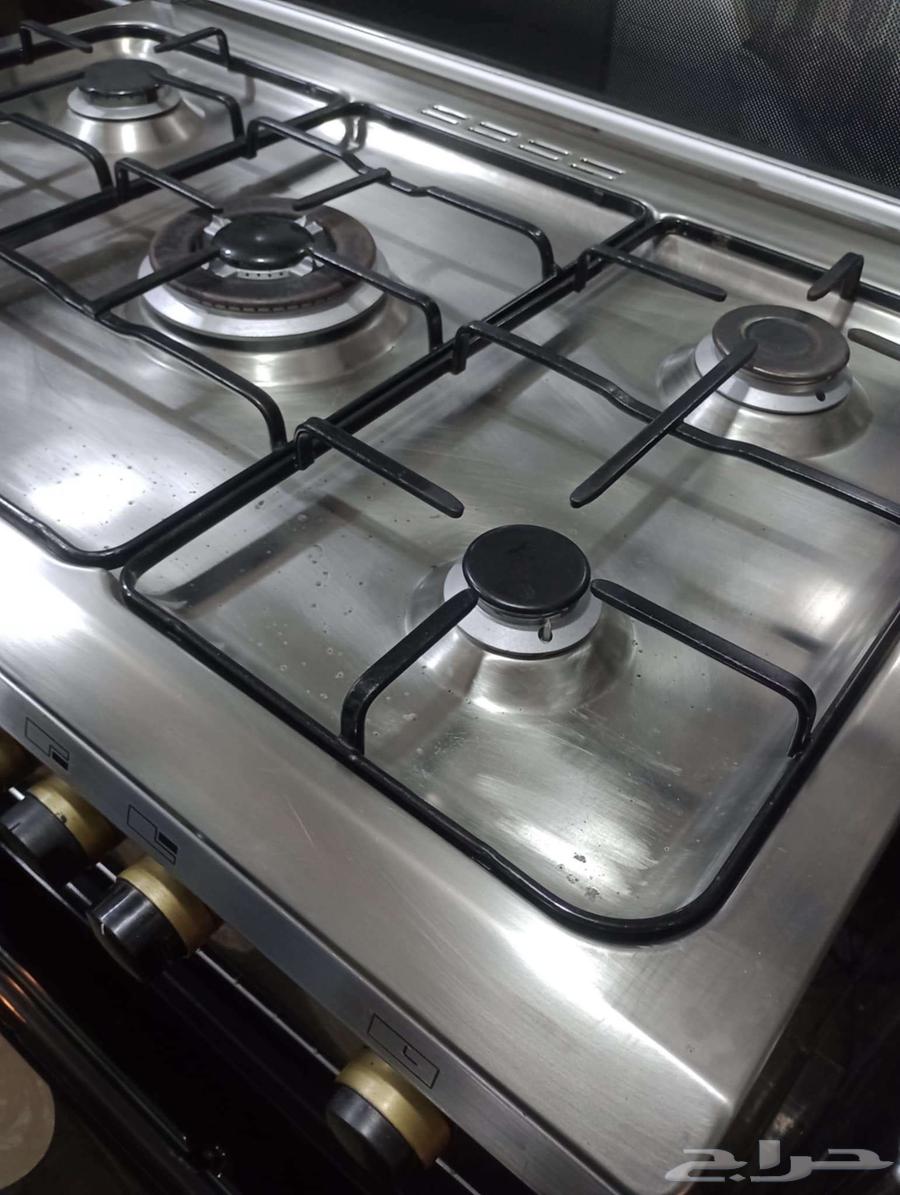 Used oven, very clean, Italian gas oven with 60-90 cm hood from Jeddah63612005662722111
