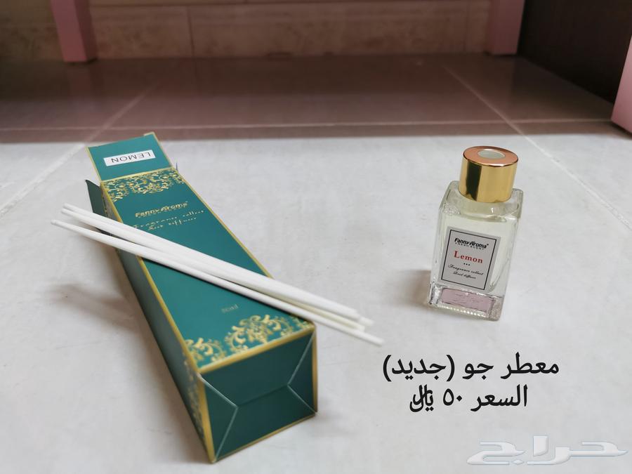 A collection of perfumes and accessories for sale63422073614082111