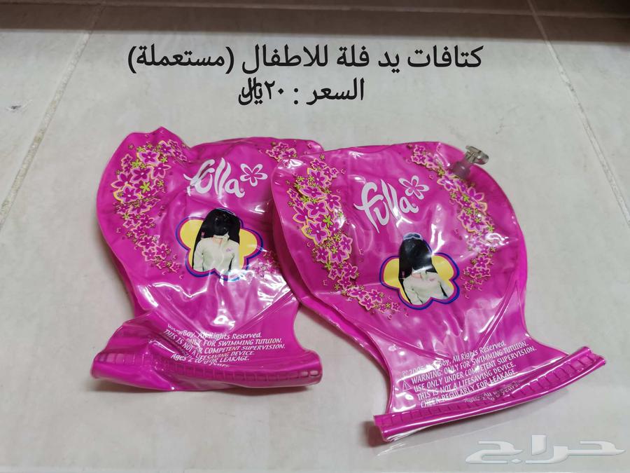 A collection of perfumes and accessories for sale63422073614082113