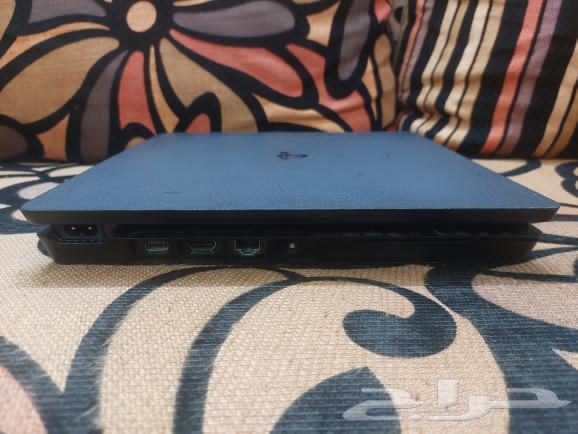 Sony 4 has two hands and an account.63419899883393112