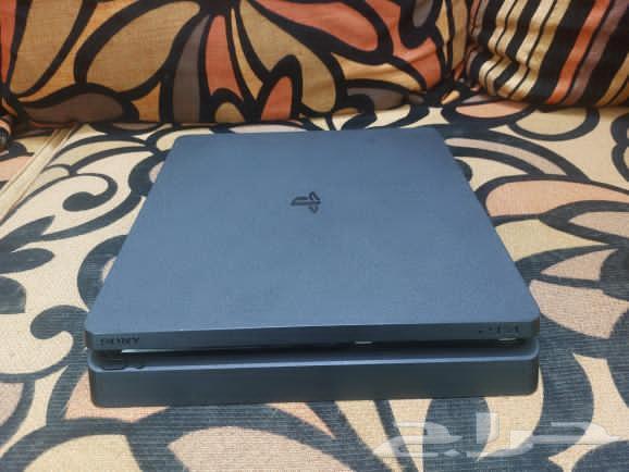 Sony 4 has two hands and an account.63419899883393113