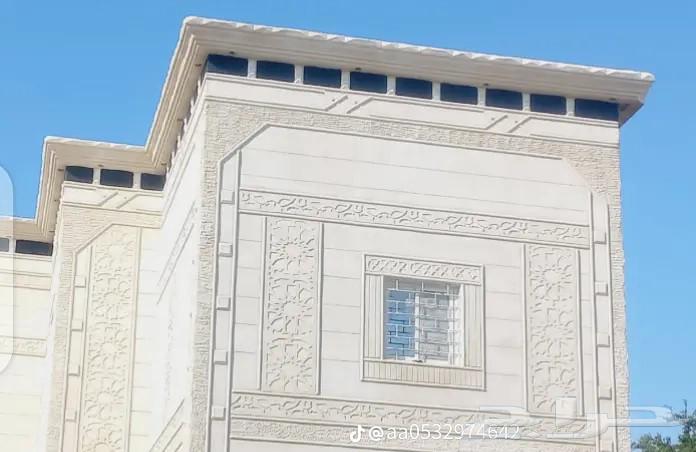 Why are colored cement and Al-Batha'ya of Riyadh present in the areas?63034449292034114