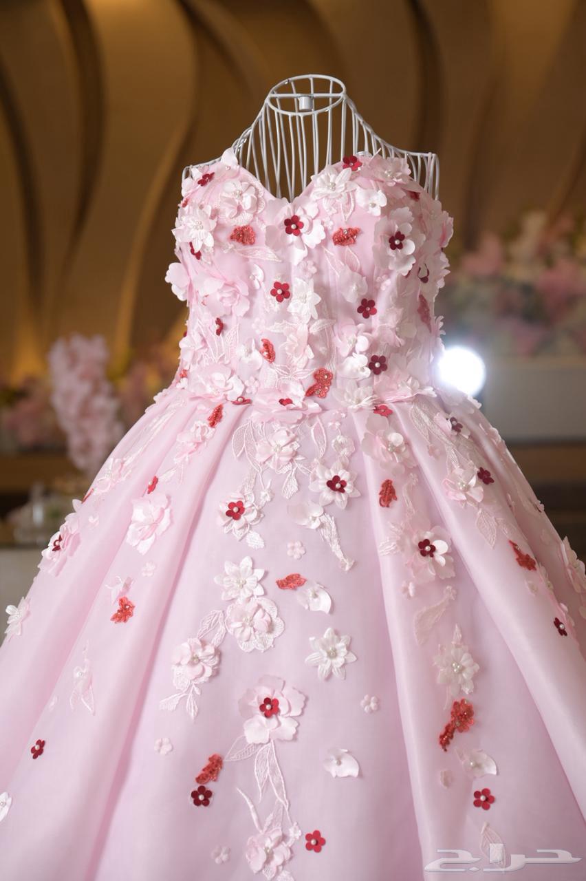 A clean queen dress used once63421934458371114