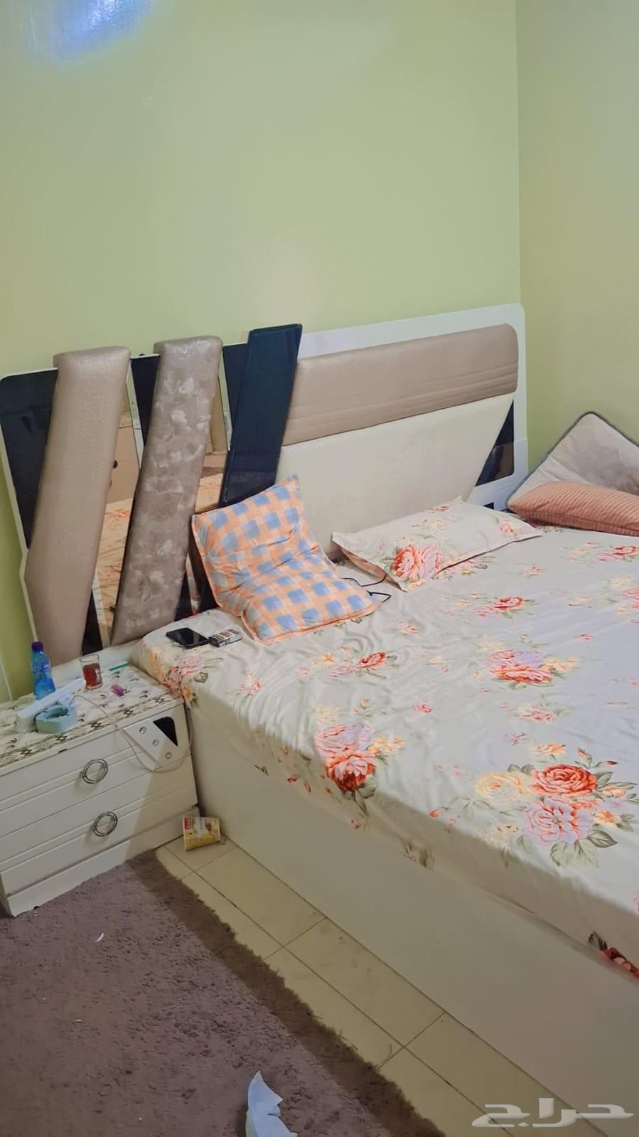 Household appliances for sale: washing machines, refrigerator, air conditioner, and bedroom set63421591300867114