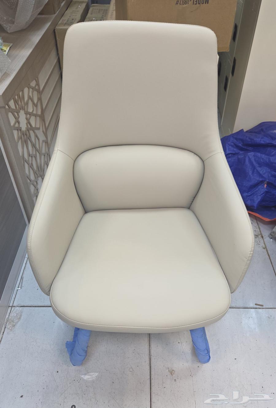 We provide delivery and installation for all types of office furniture.63033602648706111