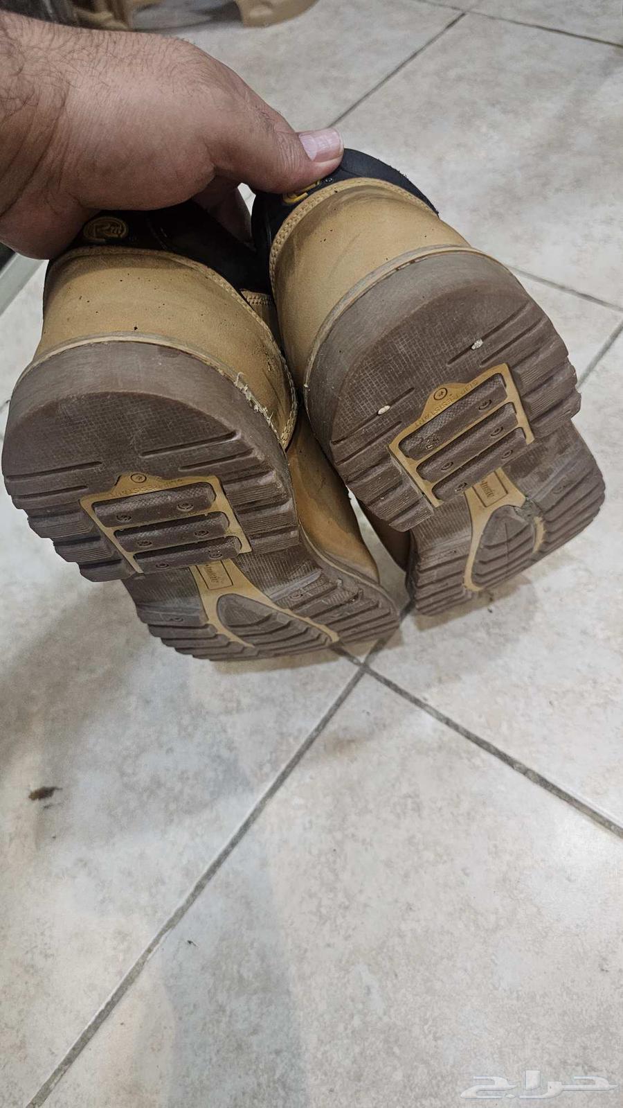 Red Meit safety shoes size 4563416625909635112