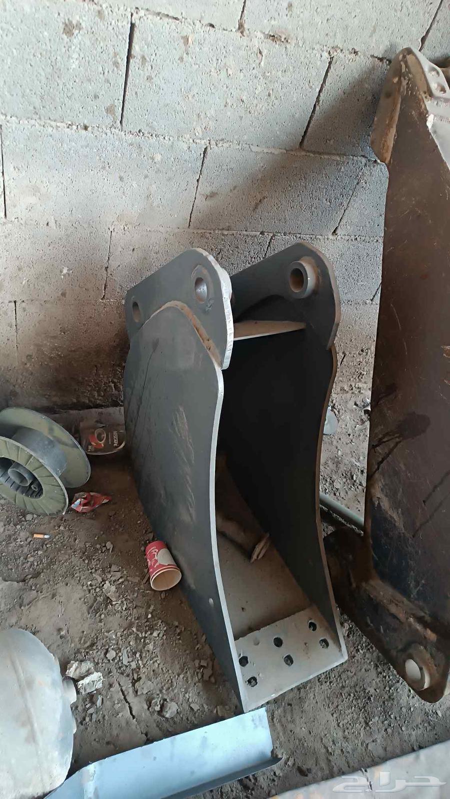 Al-Batin was drilled with a large JCB.63032713217026112