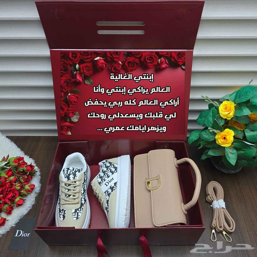 Luxurious graduation gift box, inclusive of delivery and shipping634194495384351113