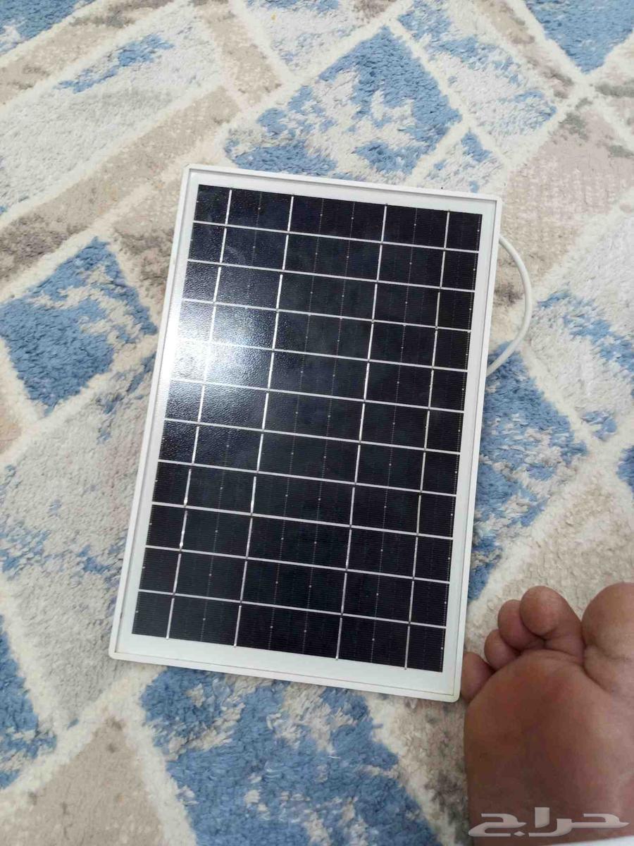The surveillance camera I bought is new and uses solar energy.63417637875457111