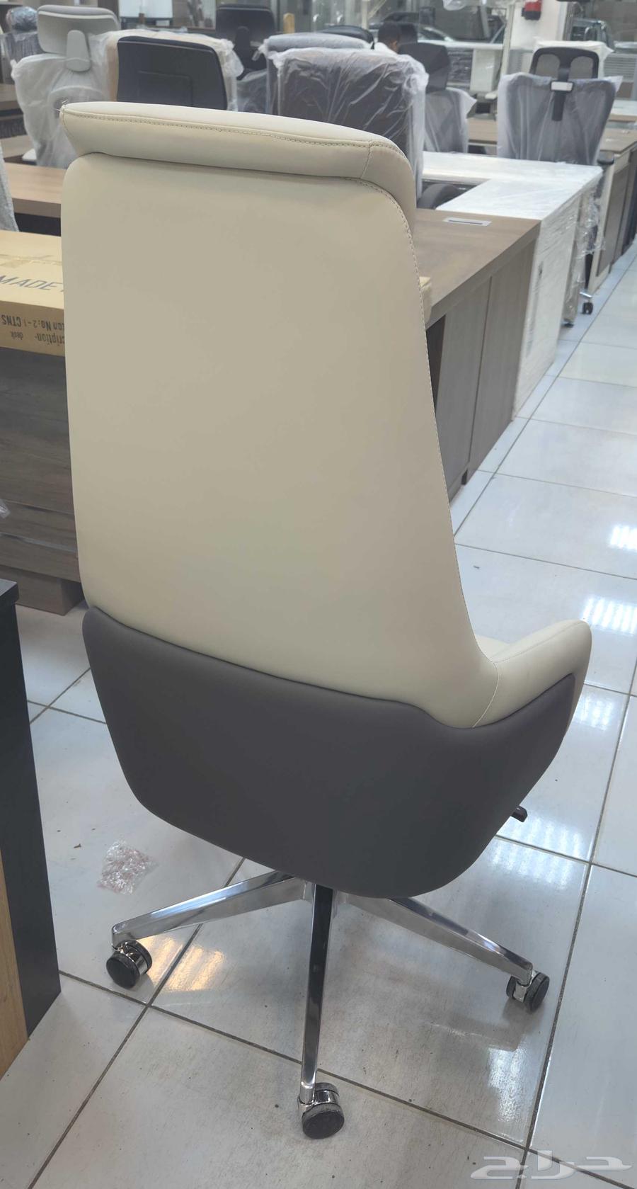 We provide delivery and installation for all types of office furniture.630336026487061129