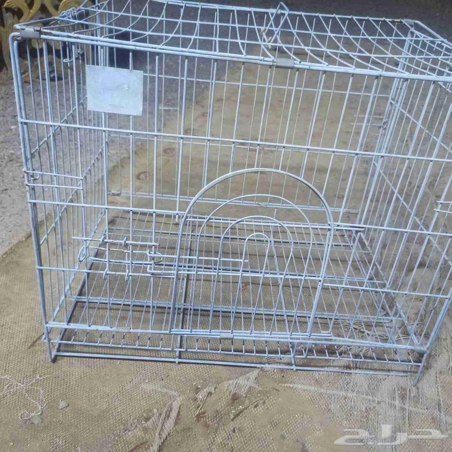 A used cage, some parts of it are missing63419678177922113