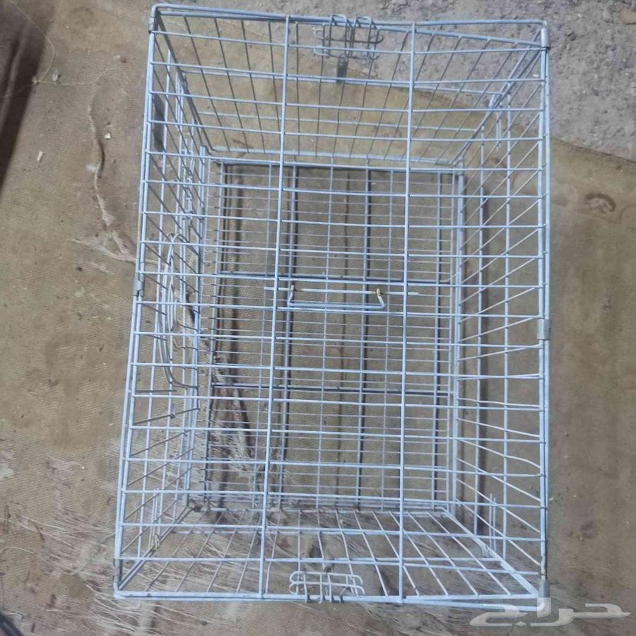 A used cage, some parts of it are missing63419678177922112