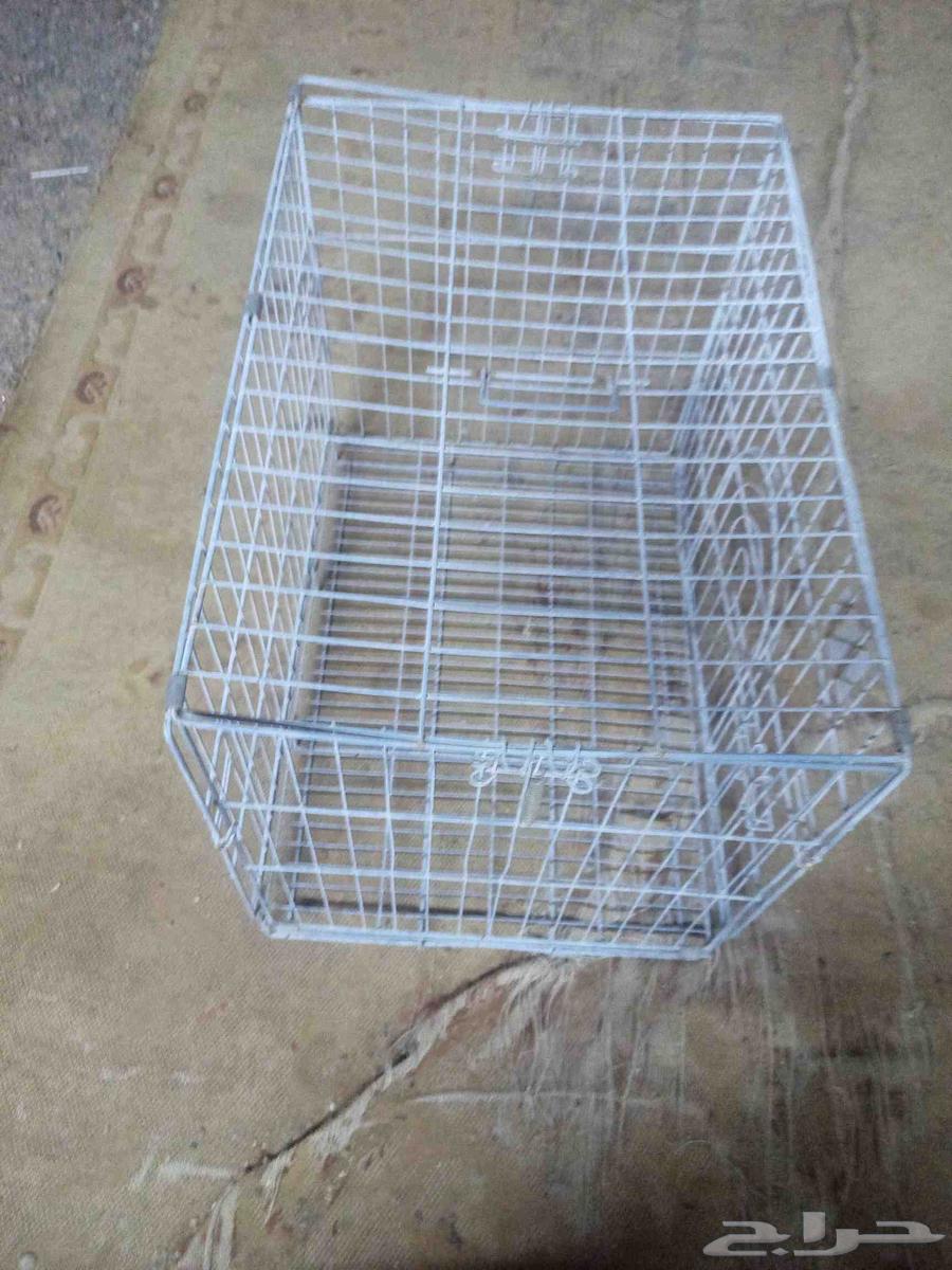 A used cage, some parts of it are missing63419678177922114