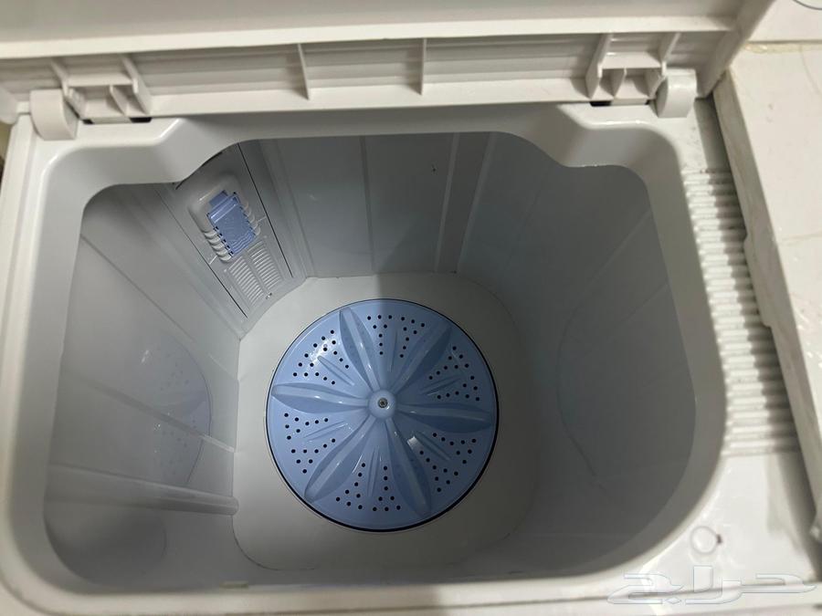 For sale: electric cooker and a new washing machine, used for only two months.634159037544971117