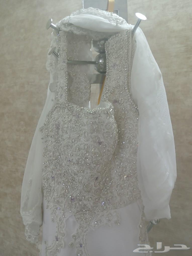 An elegant wedding dress with shiny details and beautiful embroidery, a perfect design for the wedding63413625431682114