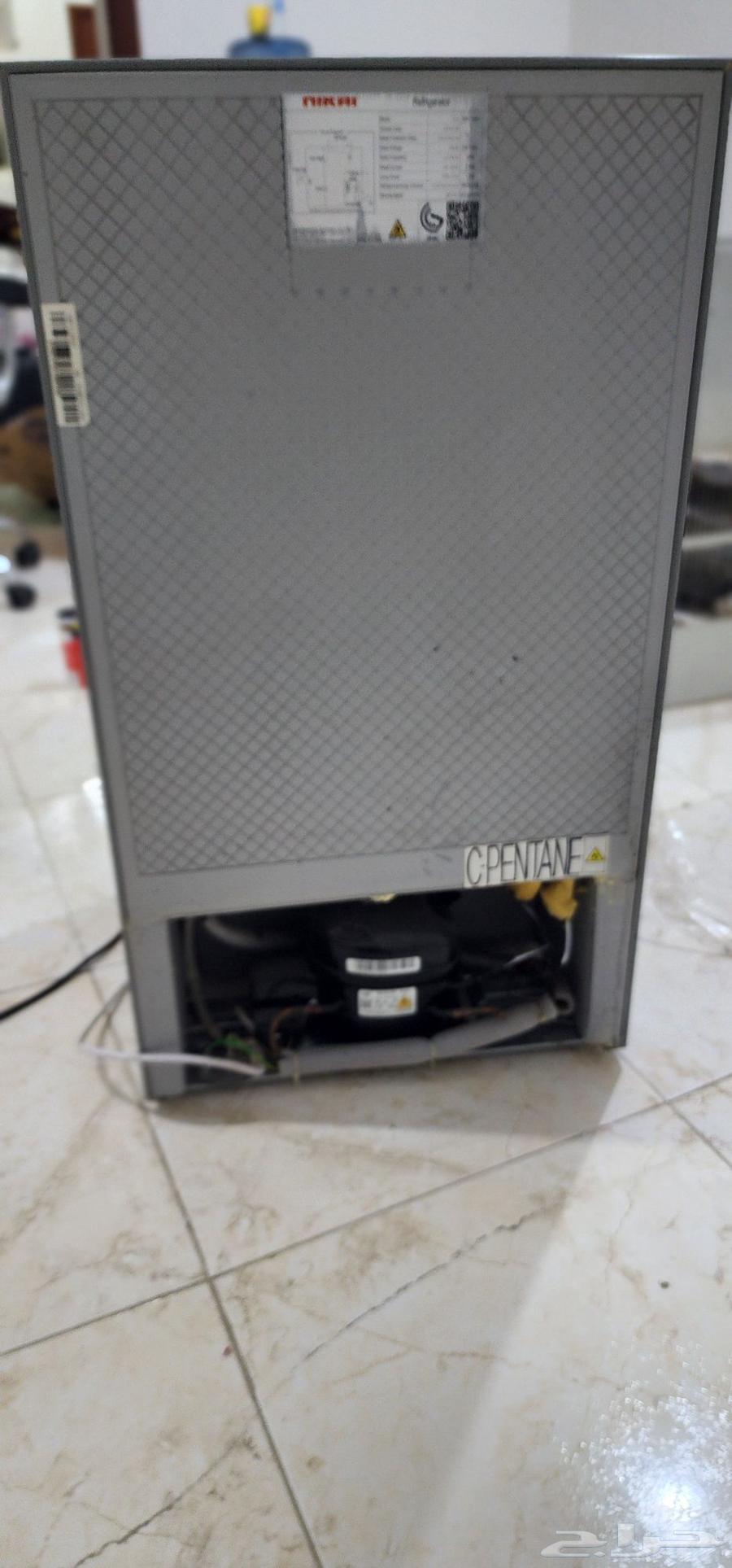 A small luxurious Nikai refrigerator in excellent condition, clean, with excellent cooling.63419336826755113