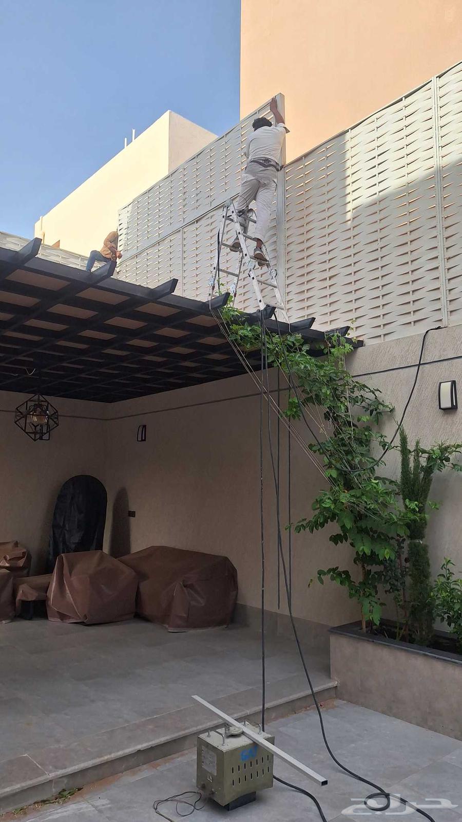We also offer various awnings, including fixed and movable car awnings.63034029956226112