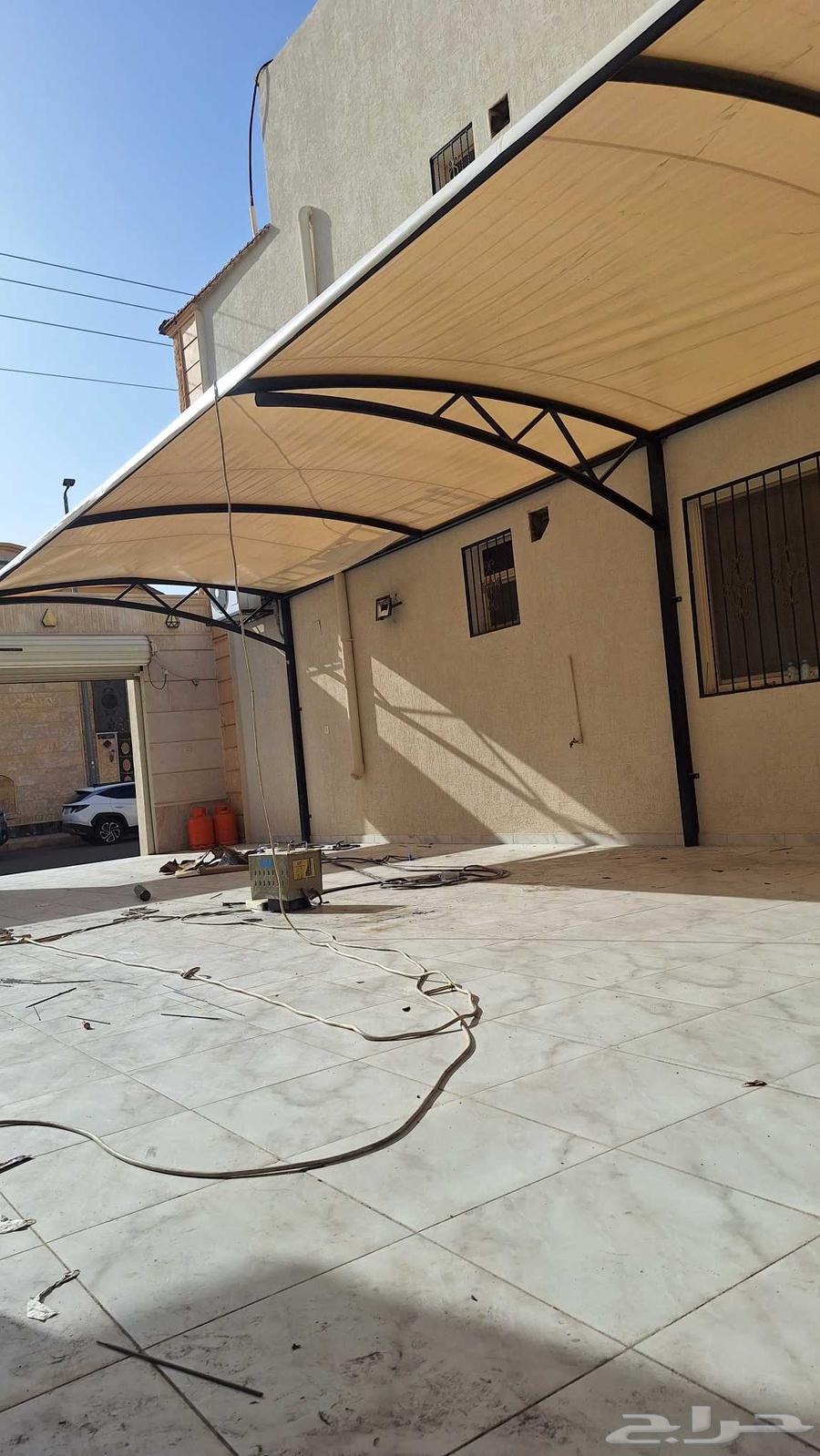 We also offer various awnings, including fixed and movable car awnings.63034029956226113