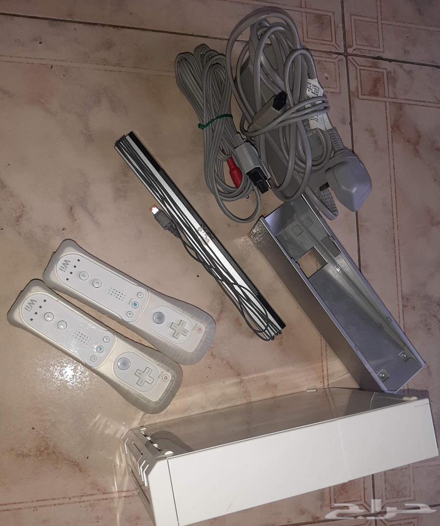 جهاز Wii مع جميع ملحقاته مع قاعدة63409728490115111