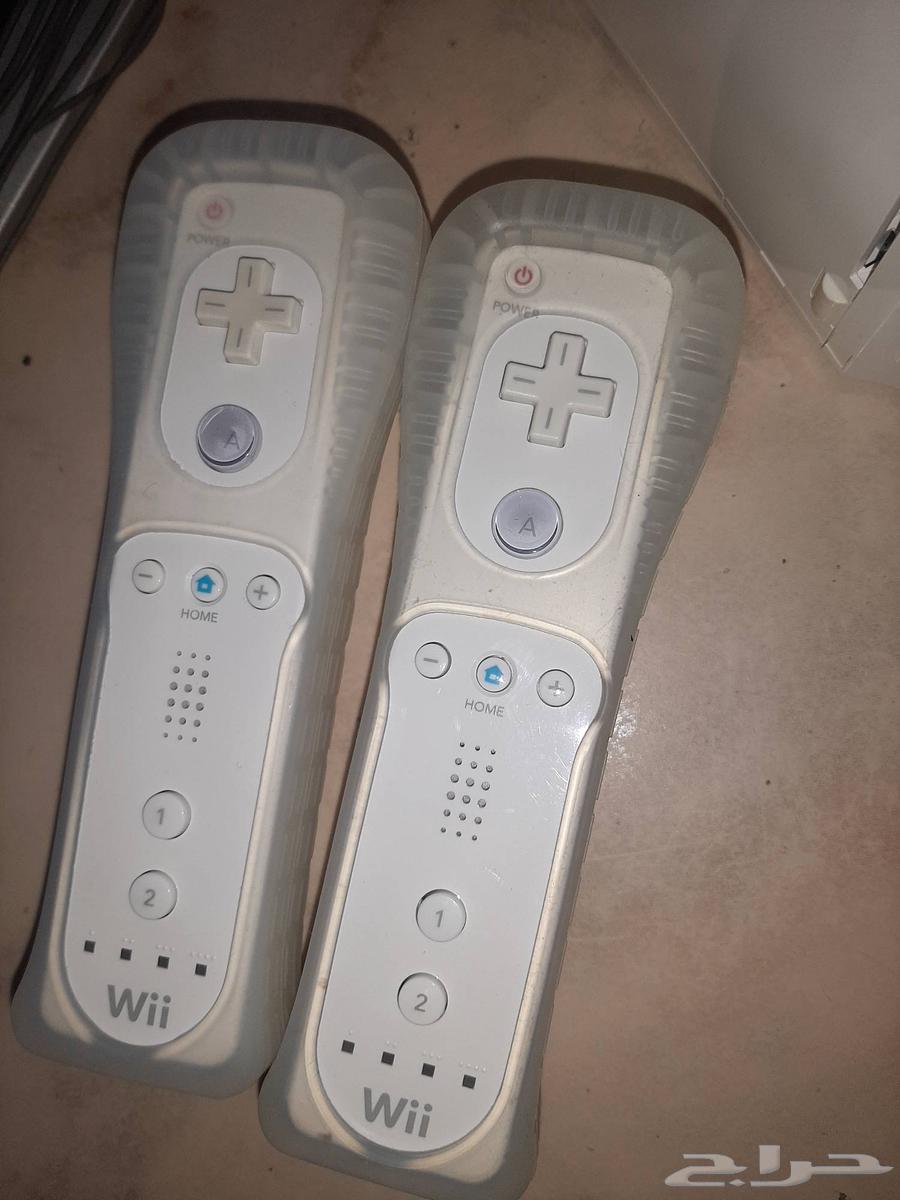 جهاز Wii مع جميع ملحقاته مع قاعدة63409728490115113